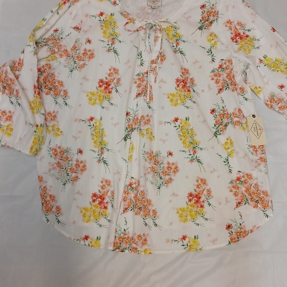 NEW ST JOHN'S BAY Floral Women's Top - White with Yellow and Red Accents - Picture 9 of 13